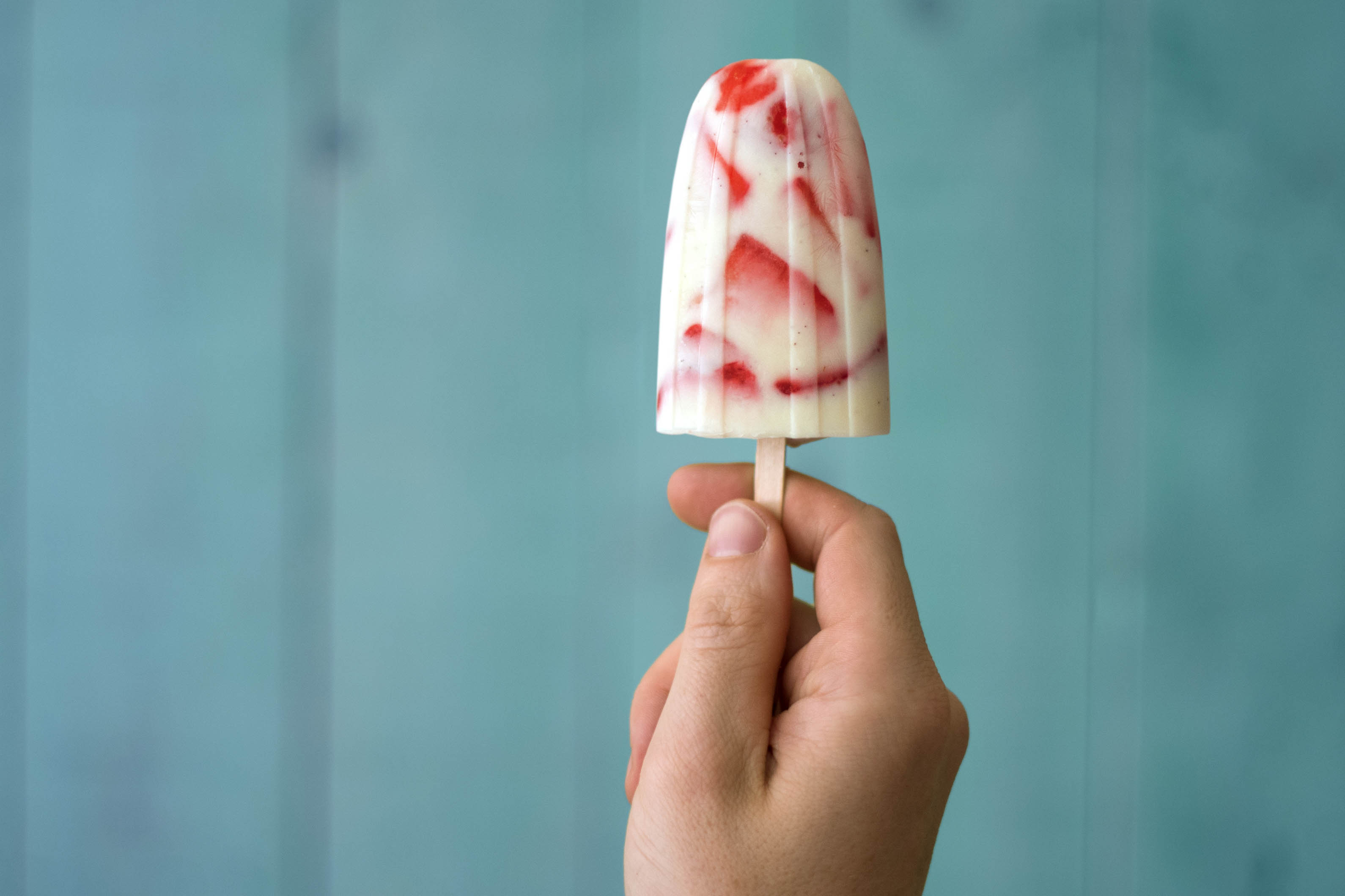 HF160527-Global_blog_strawberry and yoghurt popsicles 77_low