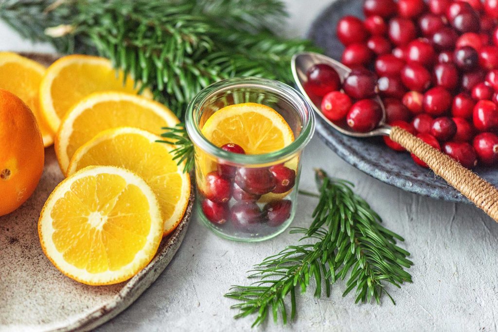 Weihnachtsduft selber machen: Cranberries, Tanne, Orange