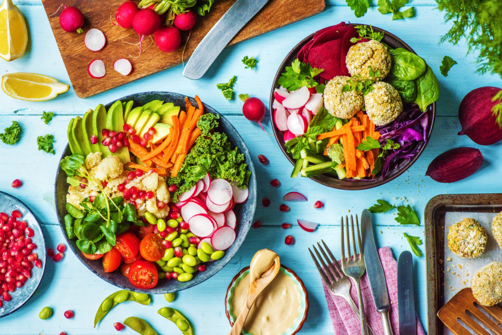 Vegan Vorteile: Buntes vegetarisches Buffet 